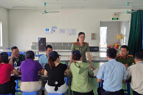 Khuyến cáo doanh nghiệp tăng cường chấp hành pháp luật lao động, cải thiện điều kiện làm việc cho người lao động trong thời tiết nắng nóng kéo dài