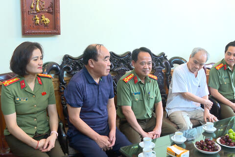Lực lượng An ninh Công an Thanh Hoá thăm hỏi, tri ân các đồng chí nguyên Giám đốc Công an tỉnh nhân kỷ niệm 80 năm Ngày truyền thống lực lượng An ninh nhân dân