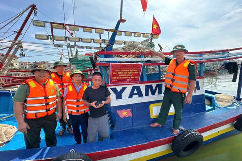 Công an phường Nghi Sơn tăng cường phối hợp triển khai các giải pháp chống khai thác hải sản bất hợp pháp IUU