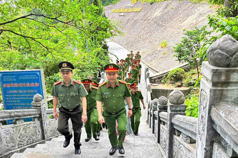 Lan tỏa truyền thống, vun đắp nghĩa tình từ những hoạt động thiết thực của Công an phường Đông Sơn
