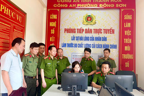 Kết nối không khoảng cách từ "Phòng tiếp dân trực tuyến"
