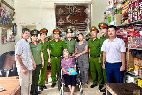 Lan tỏa đạo lý "Uống nước nhớ nguồn" từ những hoạt động tri ân của Công an phường Đông Sơn