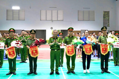 Sôi nổi Giải Pickleball mở rộng chào mừng kỷ niệm 70 năm Ngày truyền thống lực lượng Cảnh sát kinh tế