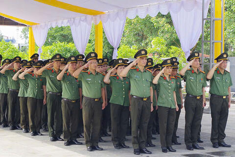Phòng Hồ sơ nghiệp vụ Công an tỉnh dâng hương, dâng hoa tưởng niệm Ngày Thương binh - Liệt sĩ 27/7.