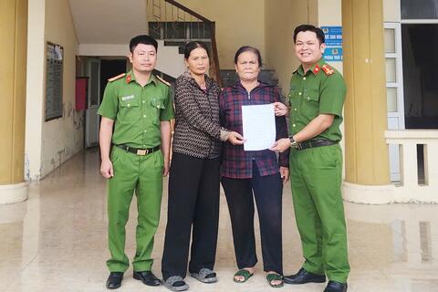 Cán bộ, chiến sĩ Công an xã Đông Thành kịp thời cứu người bị tai nạn khỏi nguy cơ ngạt nước