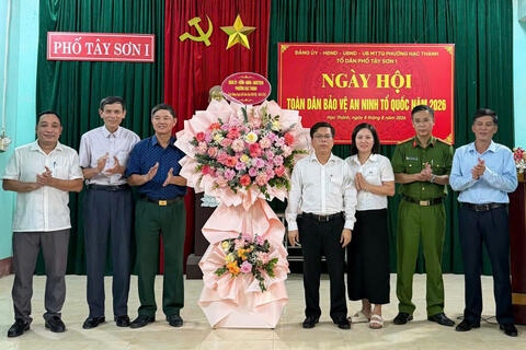 Công an phường Hạc Thành bám cơ sở, bảo đảm an ninh, trật tự trong Ngày hội toàn dân bảo vệ an ninh Tổ quốc