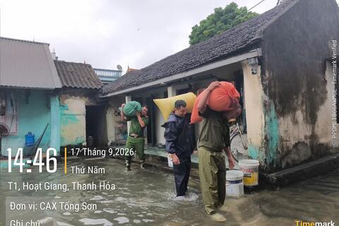 Công an xã Tống Sơn khẩn trương hỗ trợ Nhân dân sau sự cố vỡ kênh