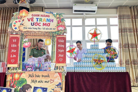Tuổi trẻ Công an Thanh Hóa chung tay thắp sáng ước mơ tuổi thơ