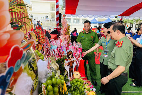 Rực rỡ sắc màu Lễ hội “Trung thu cho em - Đêm hội trăng rằm”