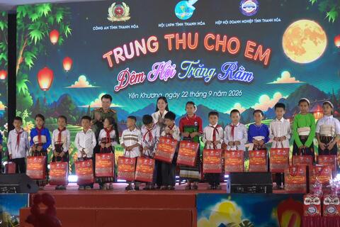 Ấm áp “Trung thu cho em – Đêm hội trăng rằm” tại xã Yên Khương