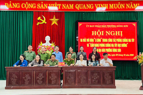 Phường Đông Sơn: Ra mắt mô hình “5 cùng” và “Cẩm nang phòng chống ma tuý học đường”