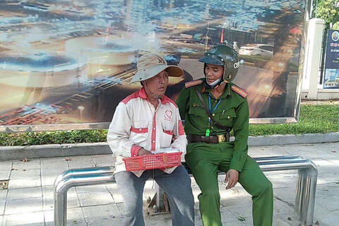 Công an phường Hạc Thành kiên quyết xử lý dứt điểm tình trạng bán hàng rong lấn chiếm vỉa hè