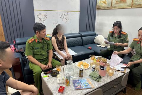 Công an phường Hạc Thành tăng cường kiểm tra, chấn chỉnh công tác quản lý cư trú của người nước ngoài