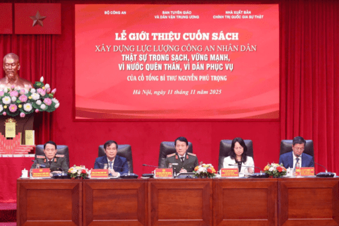 Giới thiệu cuốn sách “Xây dựng lực lượng Công an nhân dân thật sự trong sạch, vững mạnh, vì nước quên thân, vì dân phục vụ” của cố Tổng Bí thư Nguyễn Phú Trọng