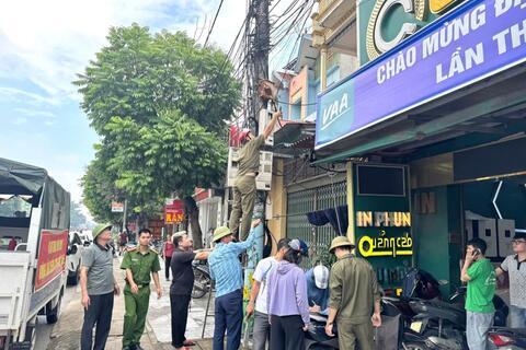 Công an xã Lưu Vệ ra quân thiết lập trật tự công cộng, vệ sinh môi trường