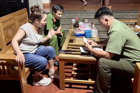 Công an xã Thiệu Hóa tăng cường kiểm tra, quản lý người nước ngoài tạm trú trên địa bàn