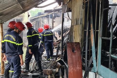 Kịp thời dập tắt đám cháy sau Kí ốt chợ Đầu mối Đông Hương