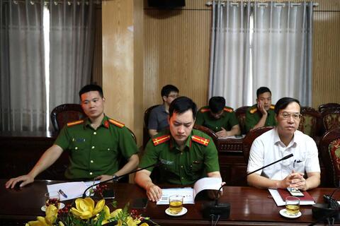 Hoằng Hóa tổ chức Hội nghị triển khai, hướng dẫn và ký hợp đồng lắp đăt, vận hành thiết bị truyền tin báo cháy