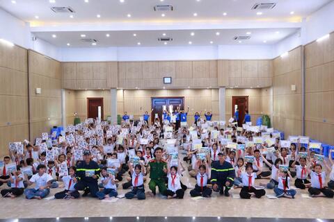 350 em thiếu nhi phường Sầm Sơn trải nghiệm học tập kỹ năng PCCC và phòng, chống đuối nước