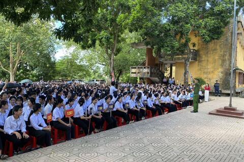 Hơn 3000 học sinh, giáo viên, người dân tham gia trải nghiệm chữa cháy, CNCH tại Trường THPT Thạch Thành