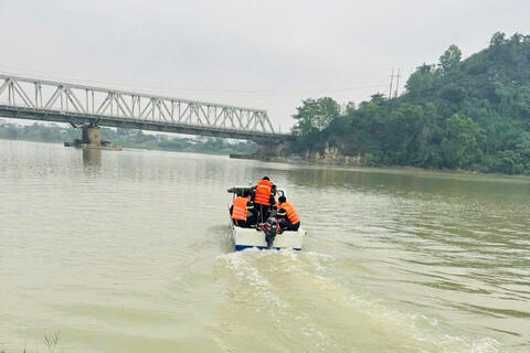 Tìm thấy thi thể nạn nhân đuối nước tại cầu Hàm Rồng