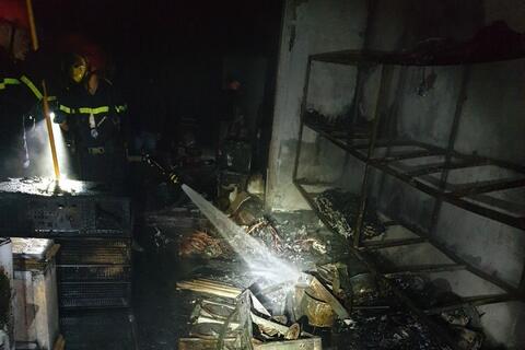 Dập tắt đám cháy nhà dân tại thị xã Nghi Sơn
