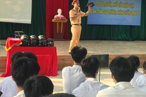 Công an huyện Đông Sơn Tuyên truyền Luật ATGT